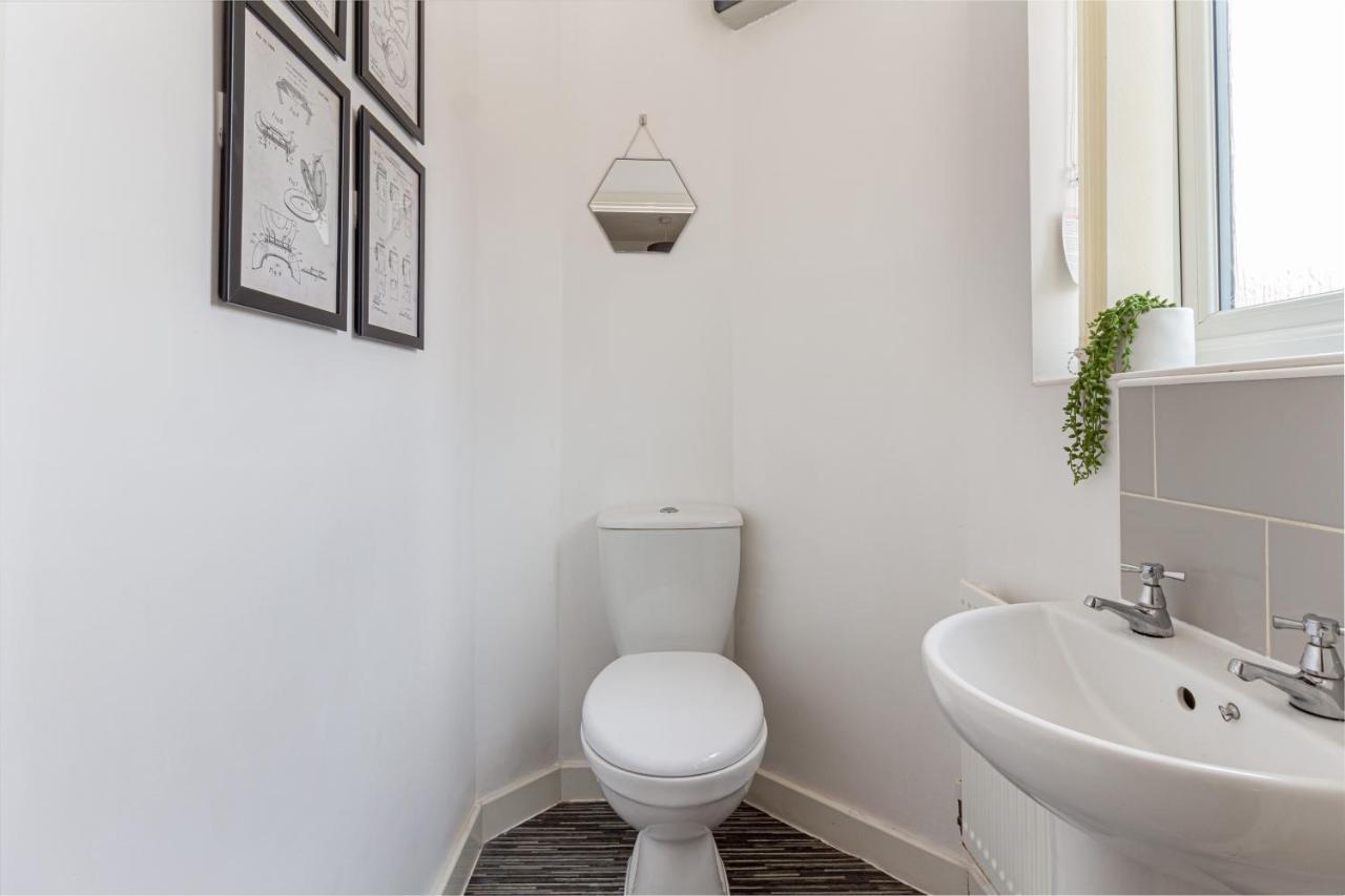 Liberty House - Perfect For Contractors - 2 Off-Road Parking Spaces Γούλβερχαμπτον Εξωτερικό φωτογραφία